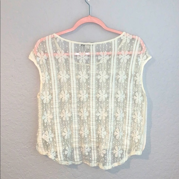 Women's Floral Lace Sheer Short Sleeve Shirt - Picture 5 of 10